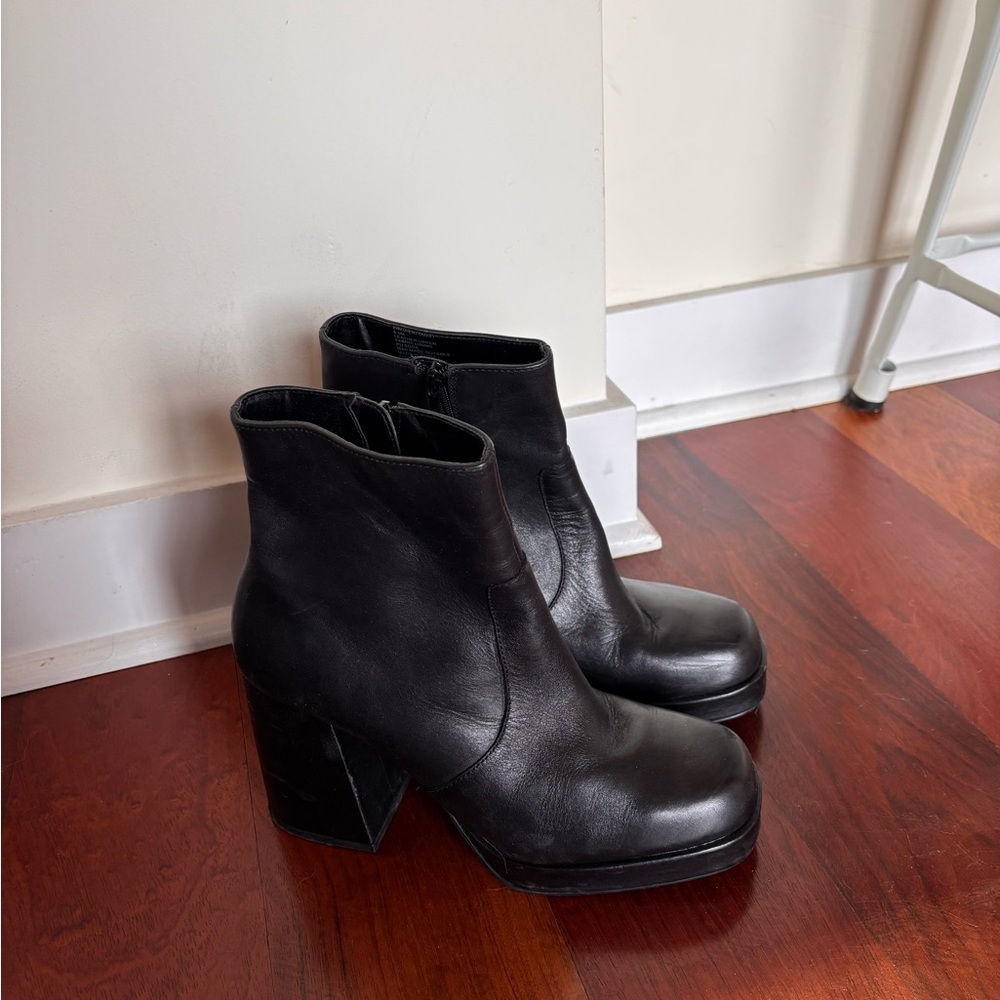 Steve Madden black boots